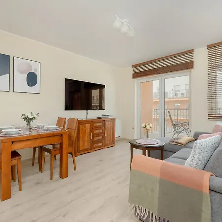 Wilczak Spacious With Free Garage By Renters Apartmán