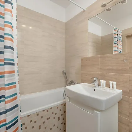 Wilczak Spacious With Free Garage By Renters Daire