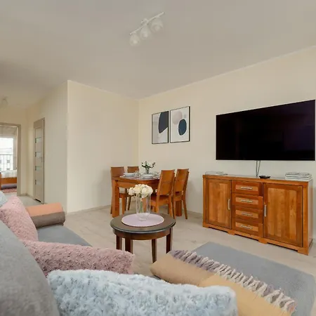 Wilczak Spacious With Free Garage By Renters Daire Poznan