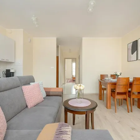 Daire Wilczak Spacious With Free Garage By Renters Poznan