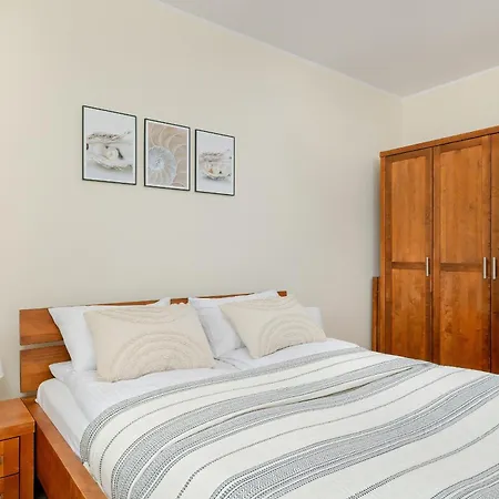 Wilczak Spacious With Free Garage By Renters Lägenhet *