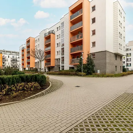 Wilczak Spacious With Free Garage By Renters 아파트