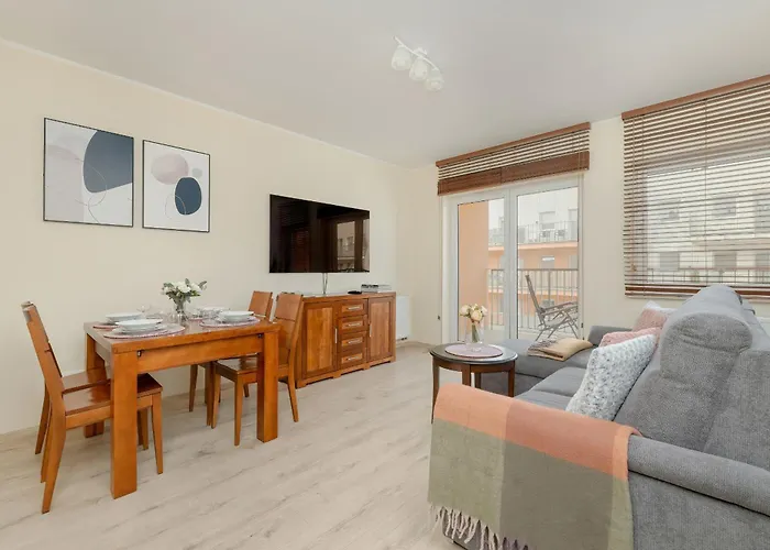 Wilczak Spacious With Free Garage By Renters 아파트