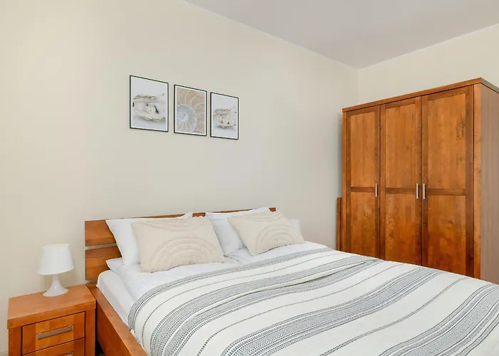 Wilczak Spacious With Free Garage By Renters 아파트 *